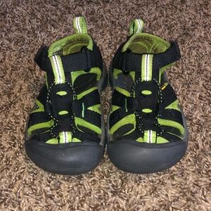 EUC size 8 Keen sandals
